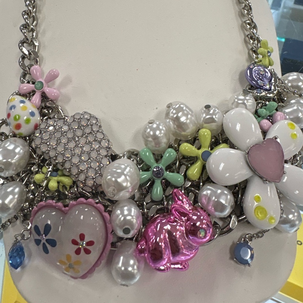 Spring Sprung🐇Necklace - Picture 4 of 6